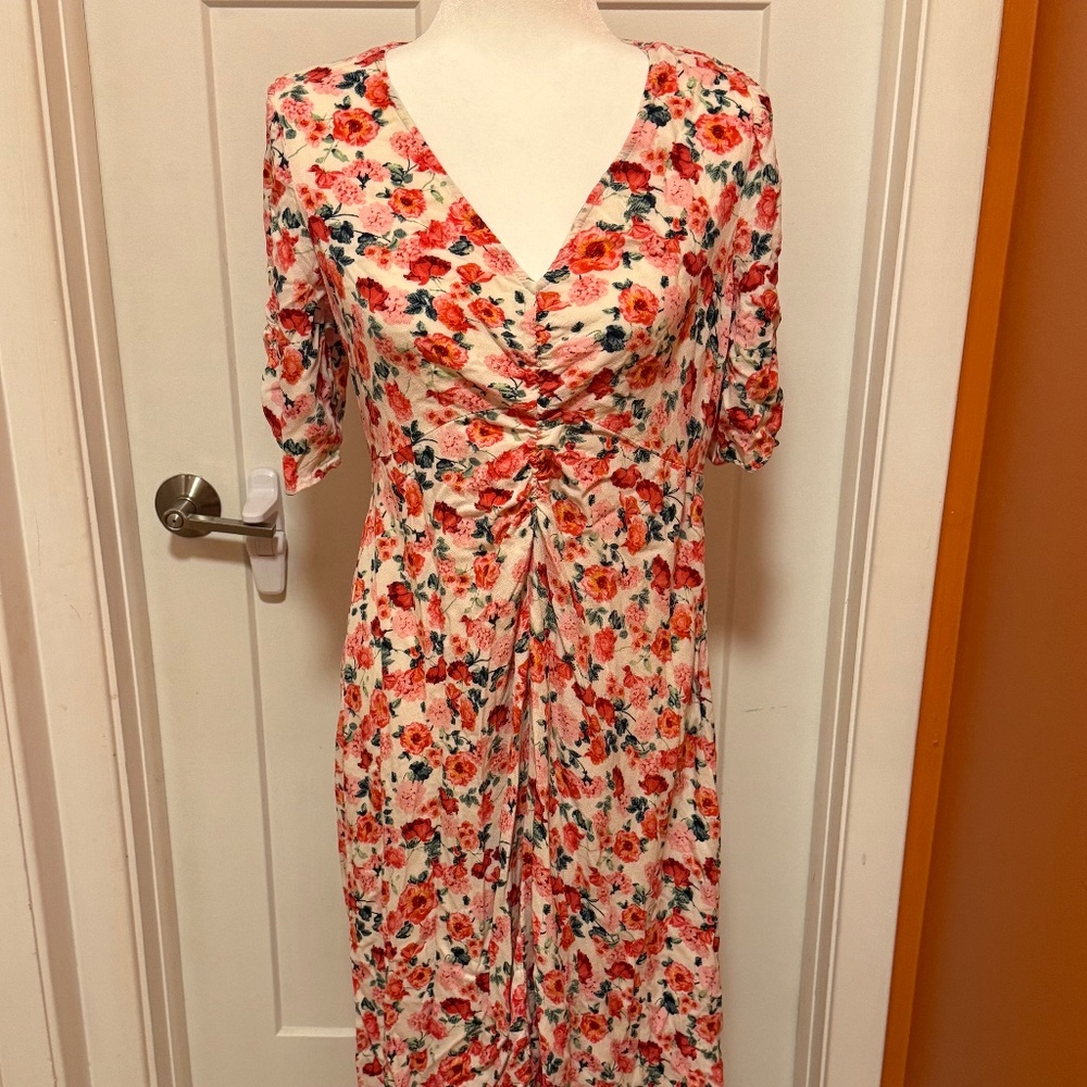 *GENTLY WORN* Women's Old Navy Size L V-Neck Cinched Bust Floral Dress